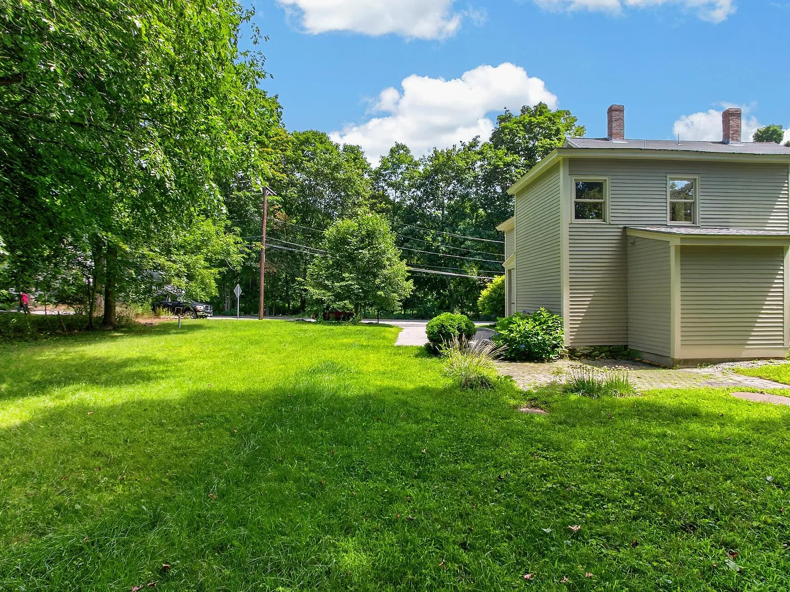 3 bed, 1456 sqft, $3,300 — Photo 2