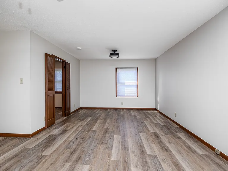 4363 Medina Dr — Photo 8