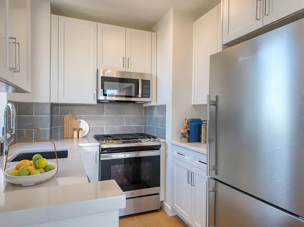 301 E 94th St #17A, New York, NY 10128