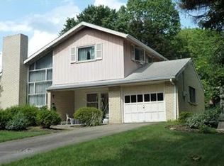 317 McKinney Dr, Coraopolis, PA 15108