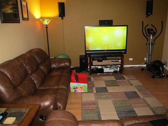 1528 Trescott Family room