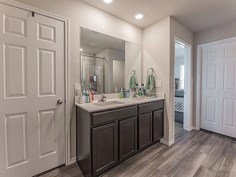 2306 Aylesbury Dr — Photo 25