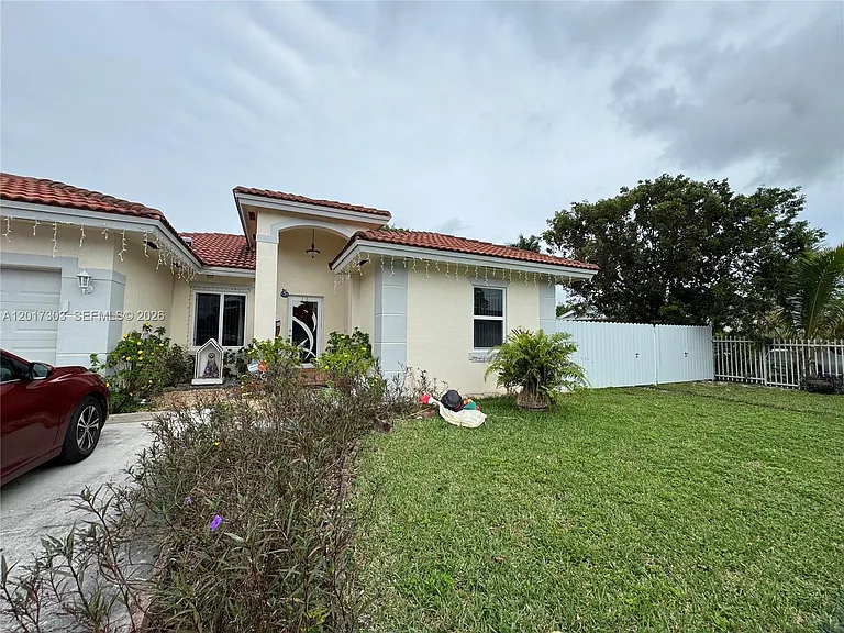 11951 SW 192nd Ter — Photo 3