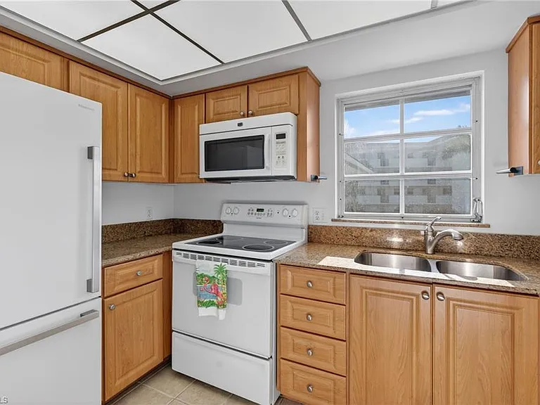 5 High Point Cir W #303 — Photo 9