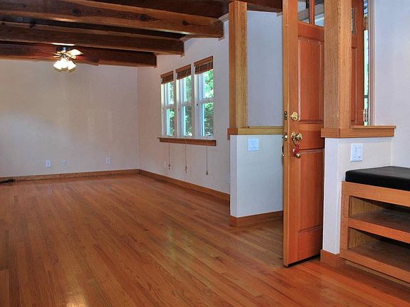 3rd image of 1452 N Oak St