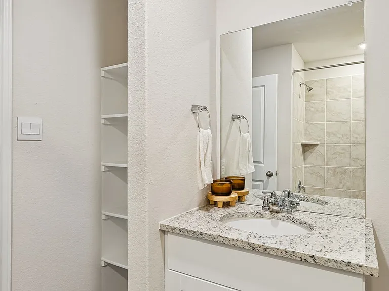 4550 Meerkat Dr — Photo 31