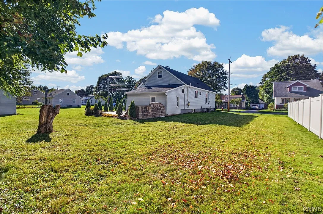 3 bed, 2.0 bath, 1041 sqft, $2,500 — Photo 4