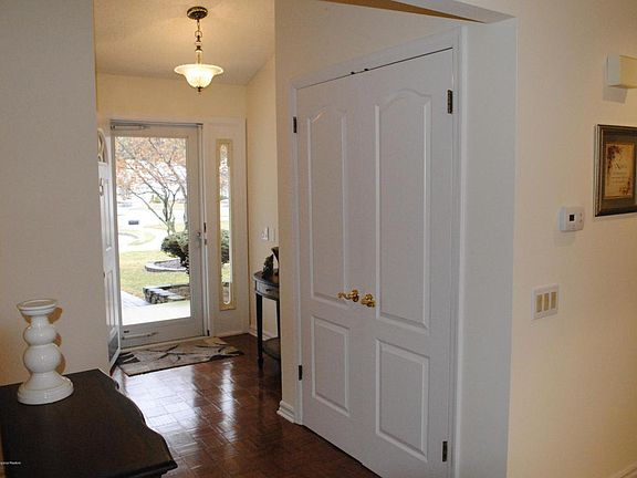 3rd image of 5 Otley Ct