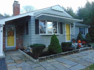 4 Maplewood Ln, Northford, CT 06472