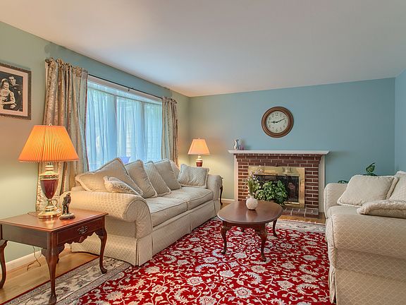 5th image of 56 Newport Dr