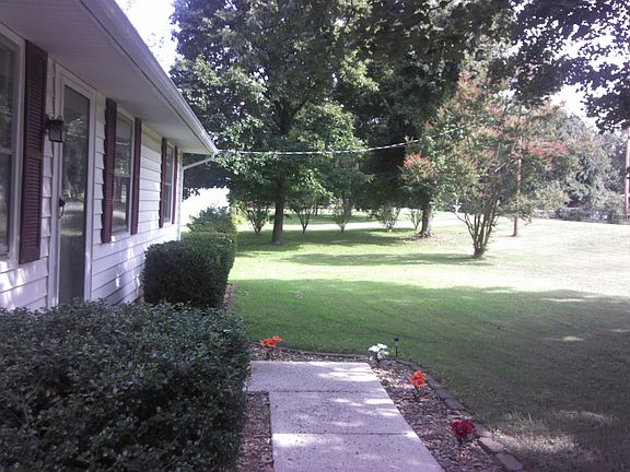 3rd image of 171 Knoll Woods Dr
