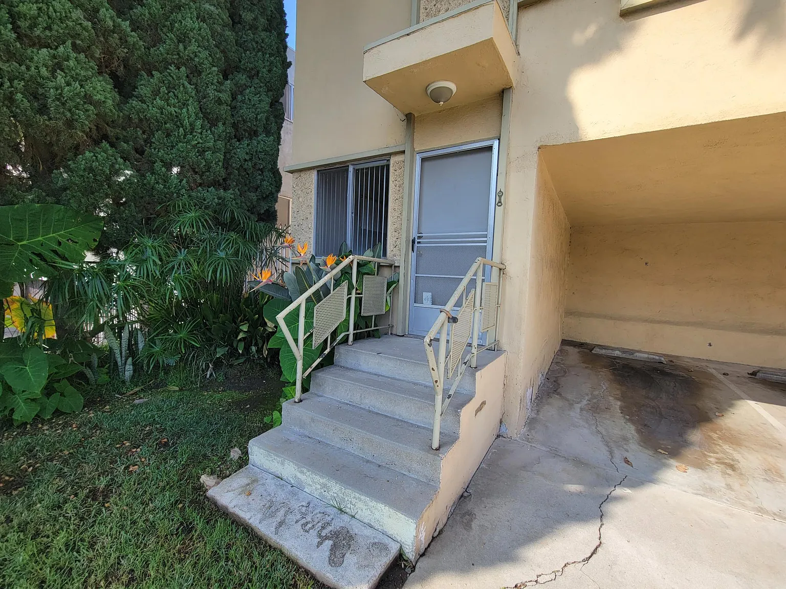 Studio, 225 sqft, $1,425 — Photo 2