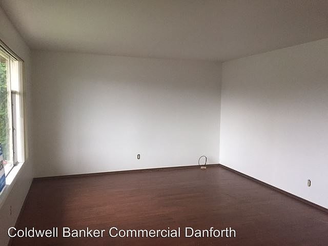 2nd image of 335 Lind Ave SW APT 2