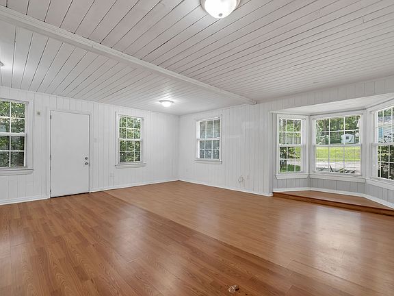 5th image of 1131 Hawthorne St