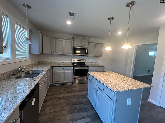 5th image of 33 Ridge Circle Dr