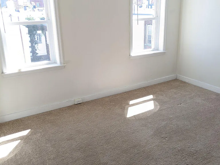 Almond St — Photo 12