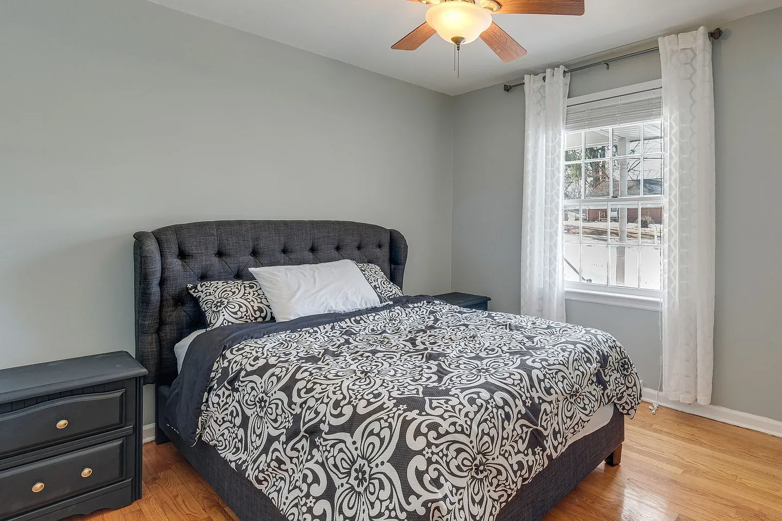 3 bed, 2.0 bath, 1496 sqft, $3,290 — Photo 4