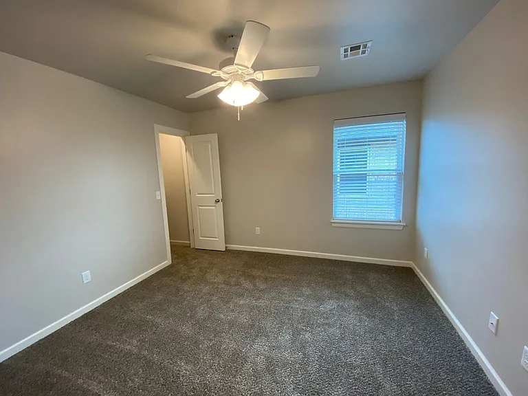 12010 Rhya Ln — Photo 35