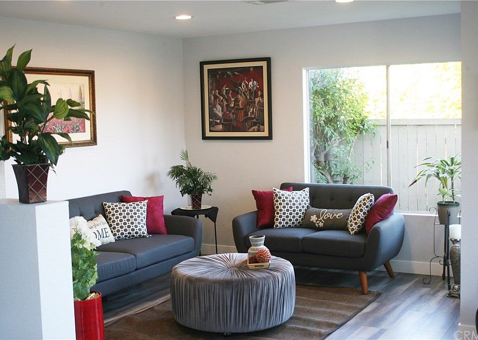 1st image of 421 Florencia Ln
