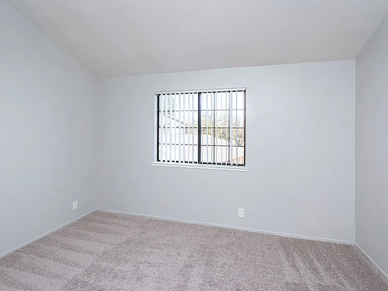 River Oaks Apartments — Photo 27