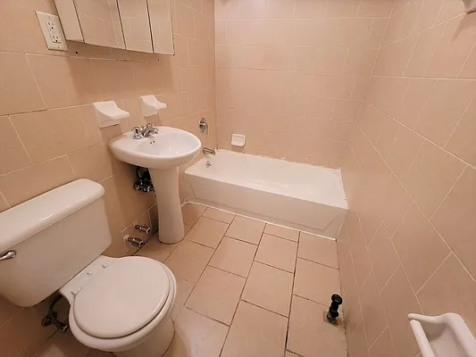 Rented by Gold & Appel Realty Corp | media 7