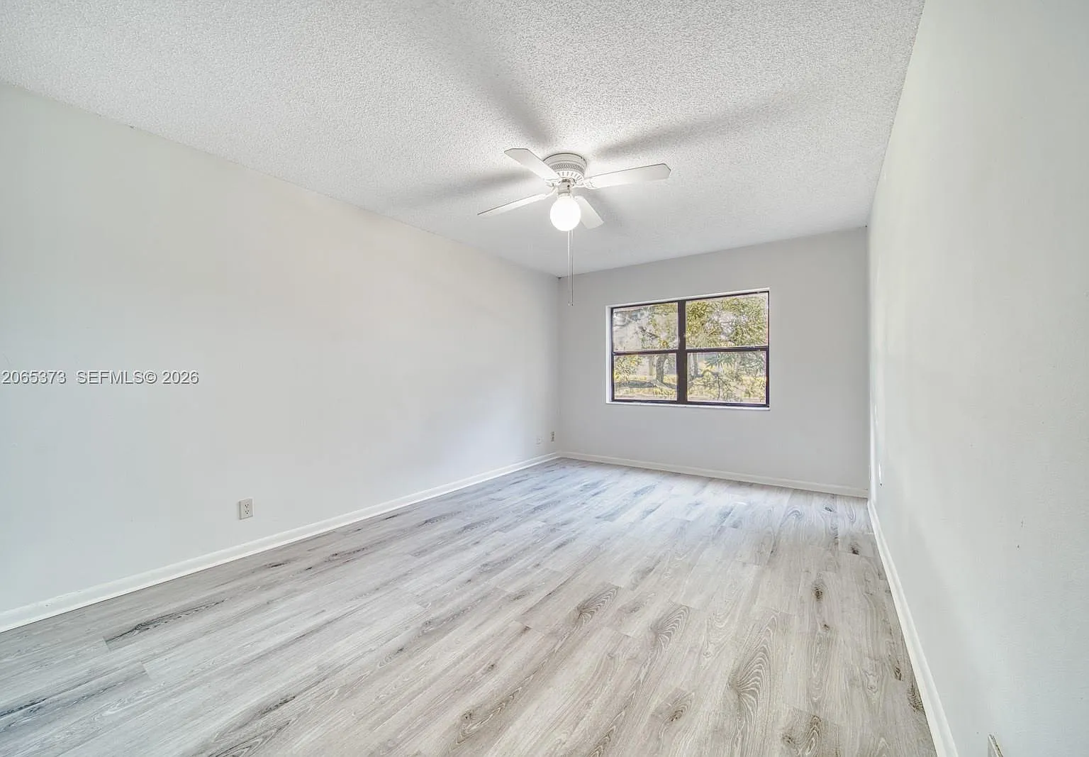 2 bed, 1036 sqft, $2,100 — Photo 3