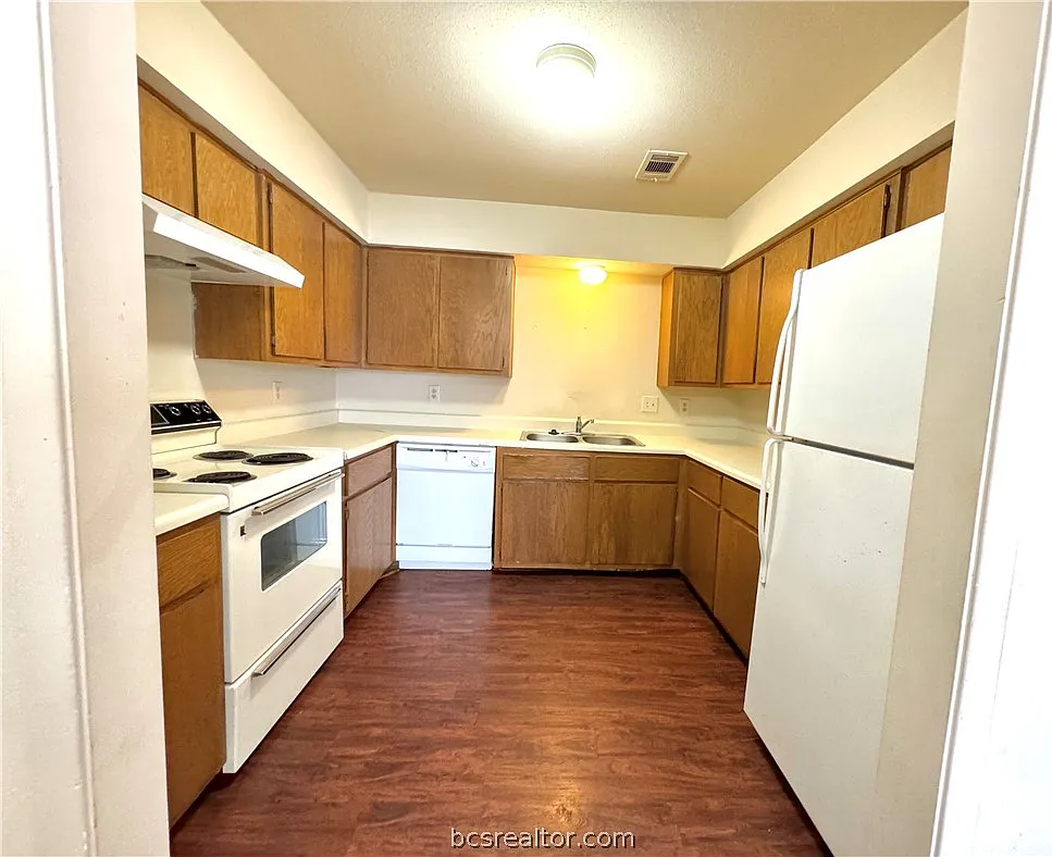2 bed, 1.5 bath, 1101 sqft, $900 — Photo 4