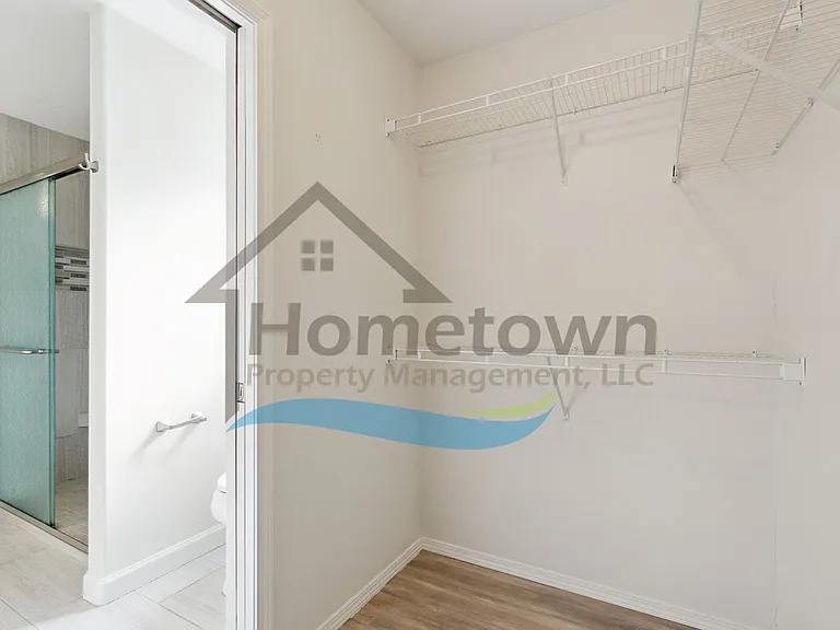 7358 N Aaron St — Photo 23