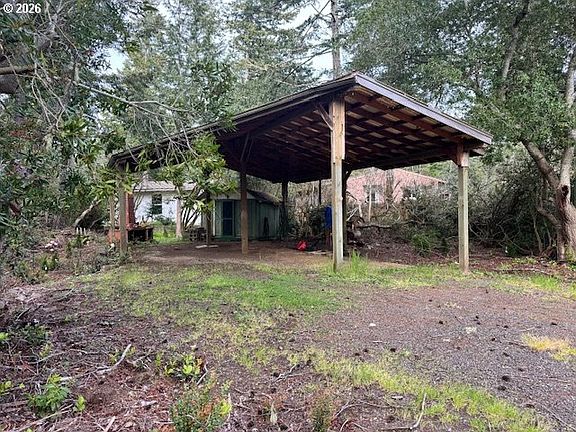 4th image of 223 Azalea St