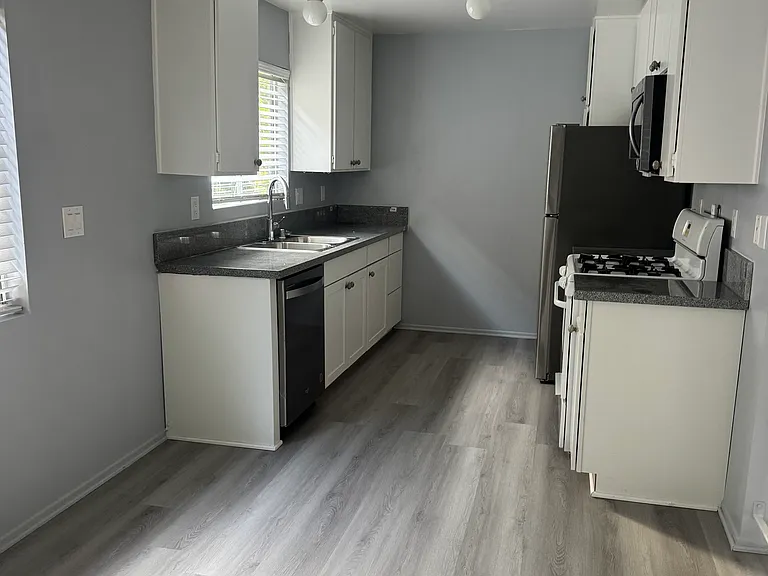 1224 Agate St #4 — Photo 6