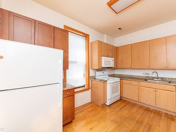 5th image of 2043 N Sheffield Ave Unit 2B