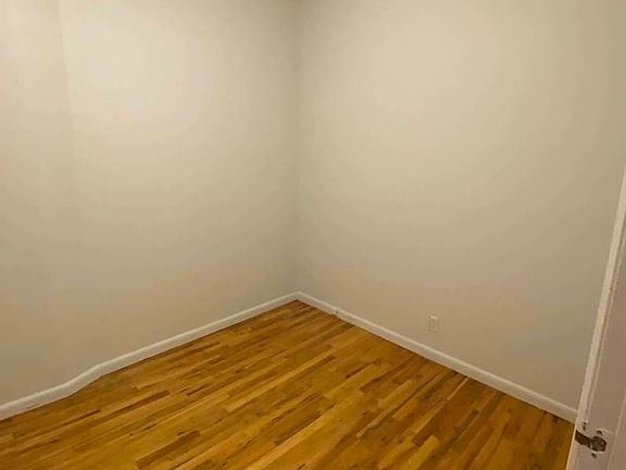 5th image of 26 Thompson St #33
