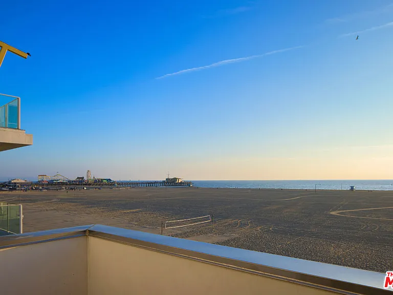 1347 Palisades Beach Rd — Photo 56