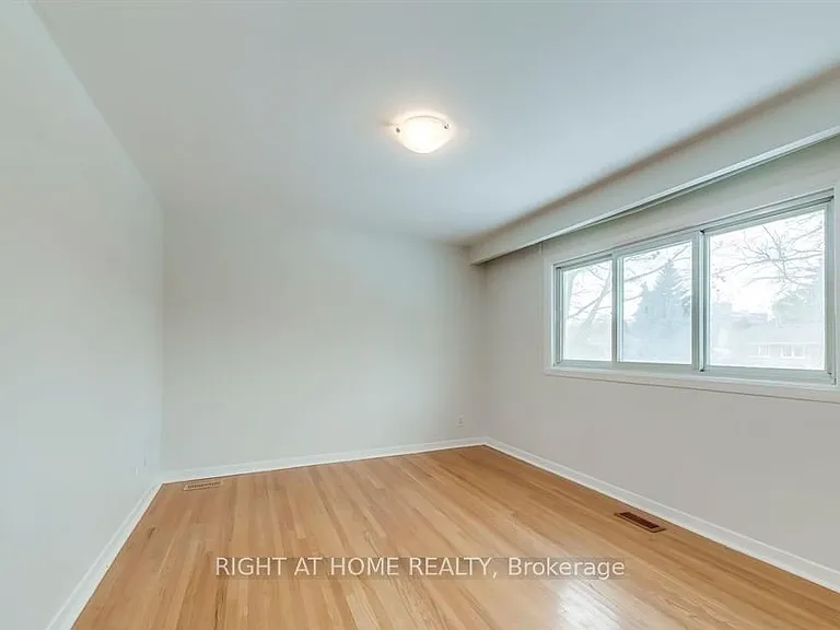 49 Rayne Ave — Photo 12