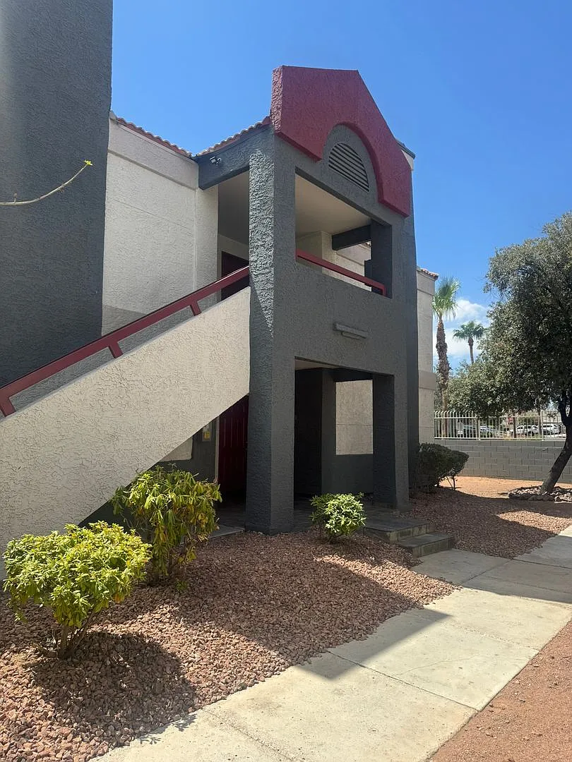 Beautifully maintained 3-bedroom, 2-bath second-floor condo in Summerlin — Photo 1