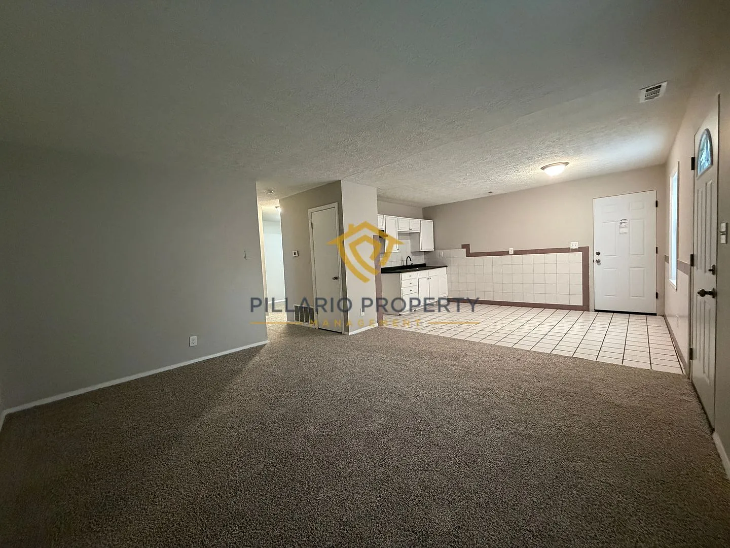 Delightful 3 Bedroom Home Near the Fairgrounds, Available NOW! — Photo 3