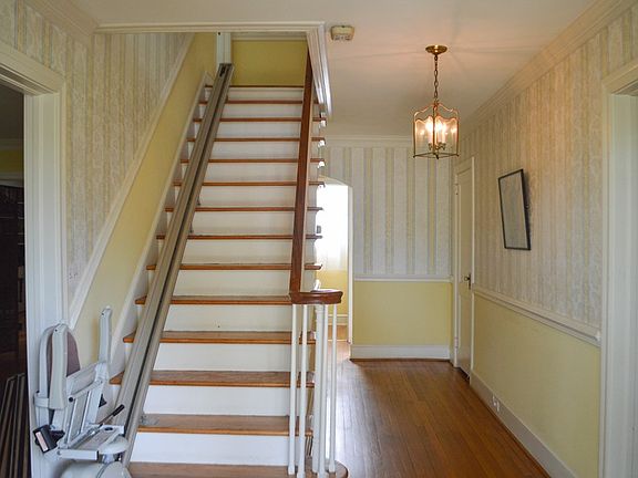 2nd image of 1725 Chamberlain St