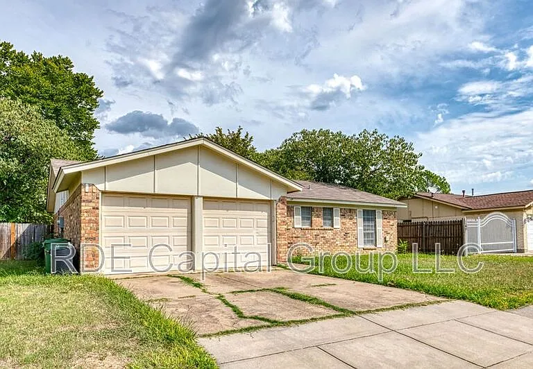 8013 Emerald Hills Way — Photo 3