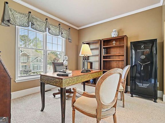 4th image of 302 Grant Ct
