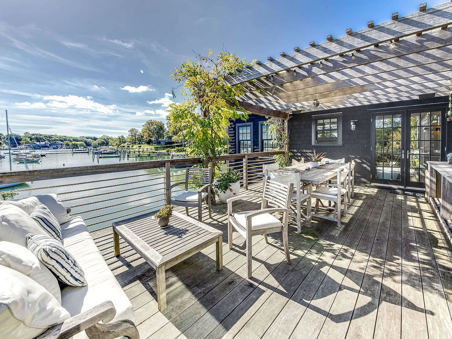 Harbor Front Cottage — Photo 3
