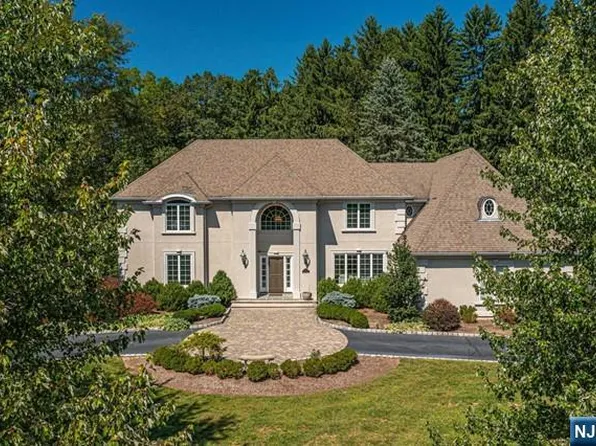 7 Dansfield Ct, Upper Saddle River, NJ 07458