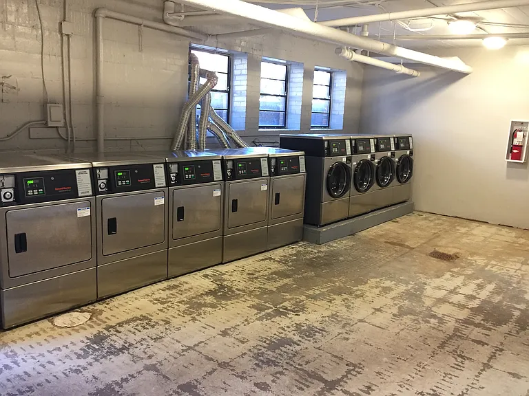 On-Site Coin Laundry (1 of 4)
