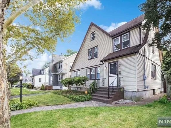 306 Roosevelt Ave, Hasbrouck Heights, NJ 07604