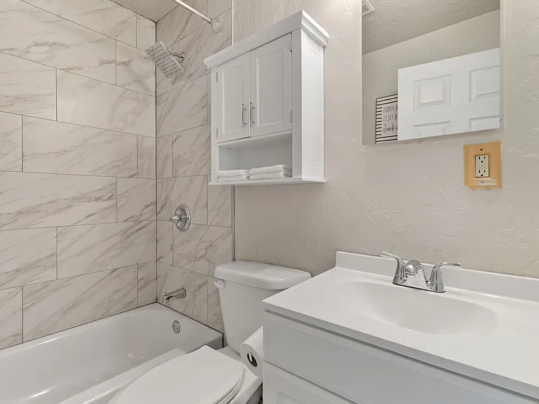 4528 SE 20th St — Photo 3