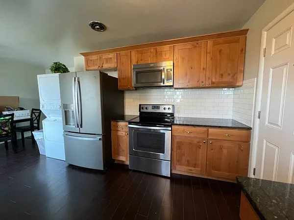 Luxury 3 bedroom modern home — Photo 2
