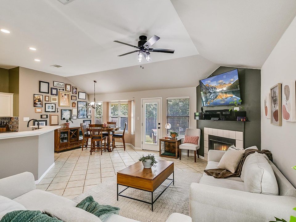 1st image of 1302 Redbud Ln