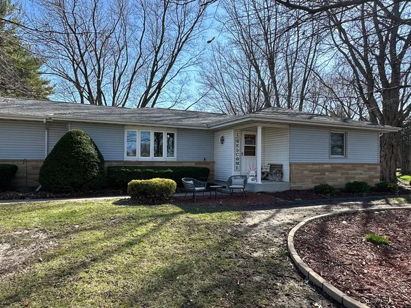 27081 Capp Rd, Sterling, IL 61081