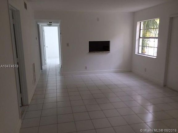 5th image of 317 SE 11th Ave APT A