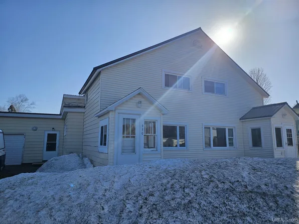 930 N Westwood Dr, Ishpeming, MI 49849