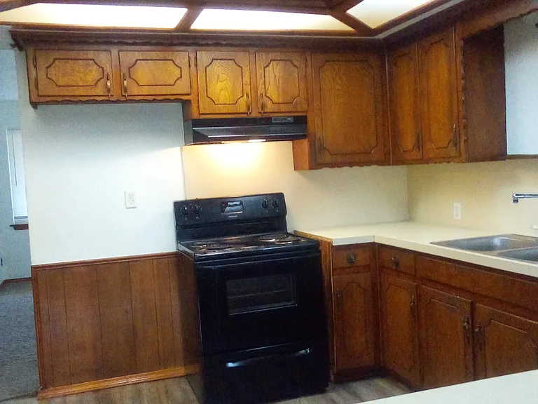 312 E Cedar Ln — Photo 3